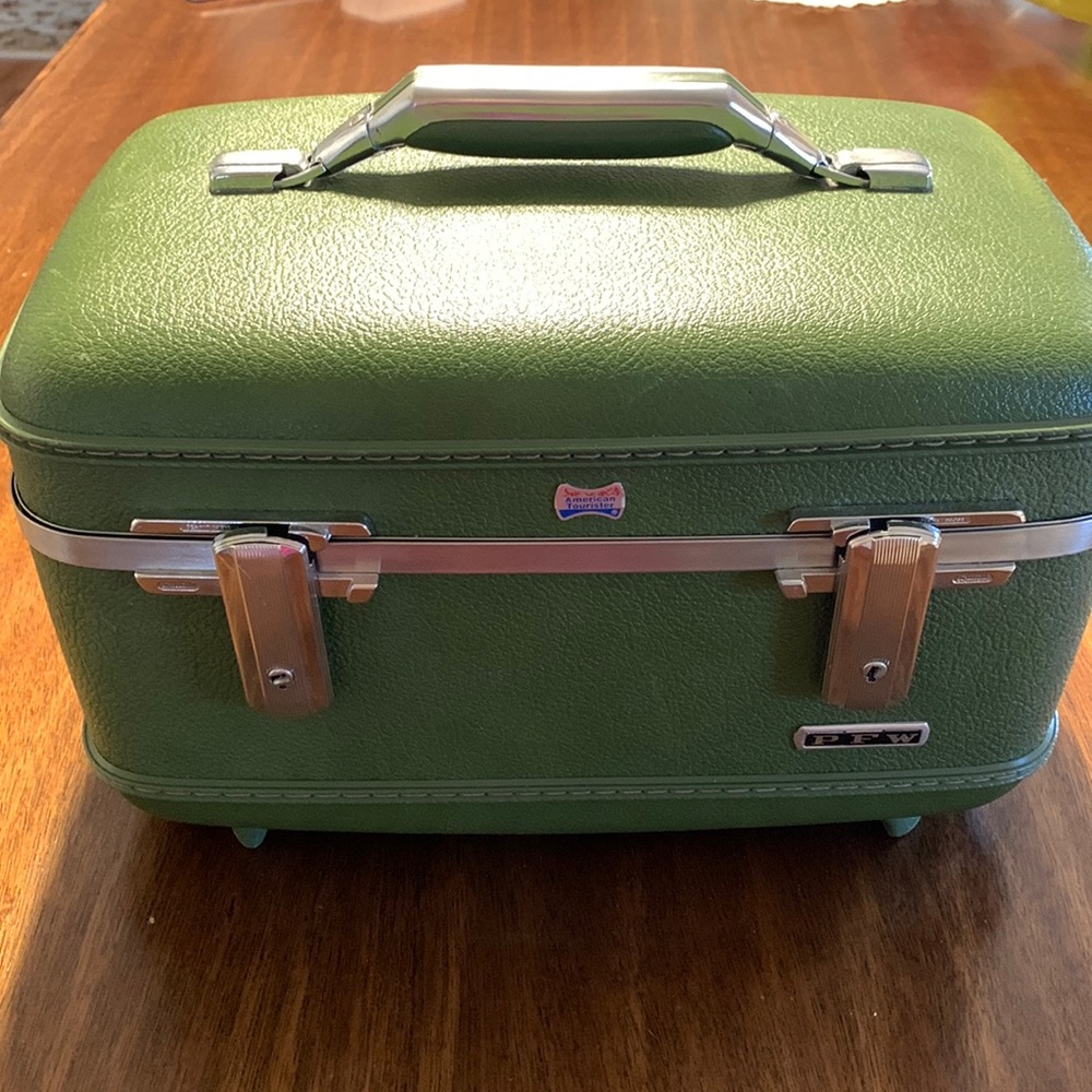 American Tourister vintage travel case EUC, train case